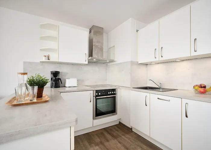 Promenade 27 30 * Schonberger Strand