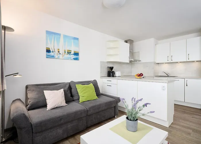 Promenade 27 30 * Schonberger Strand